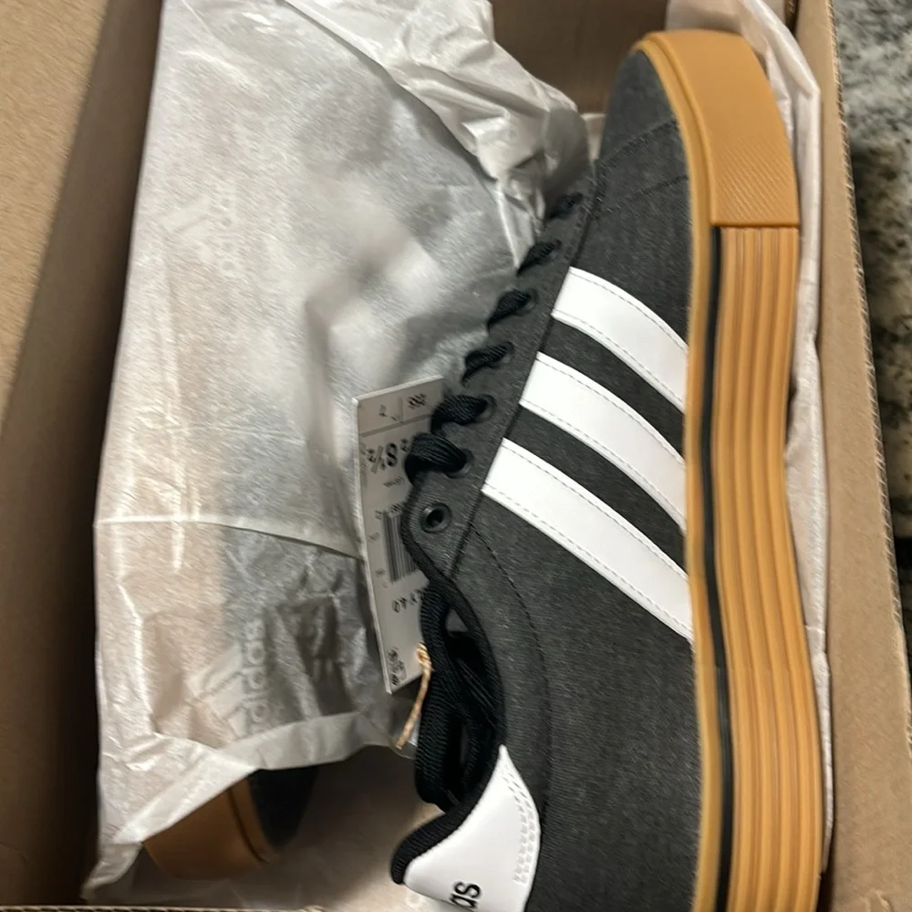 Adidas Daily 4.0 Men's Running Sneaker size 8 1/2 7 1/2 NIB
